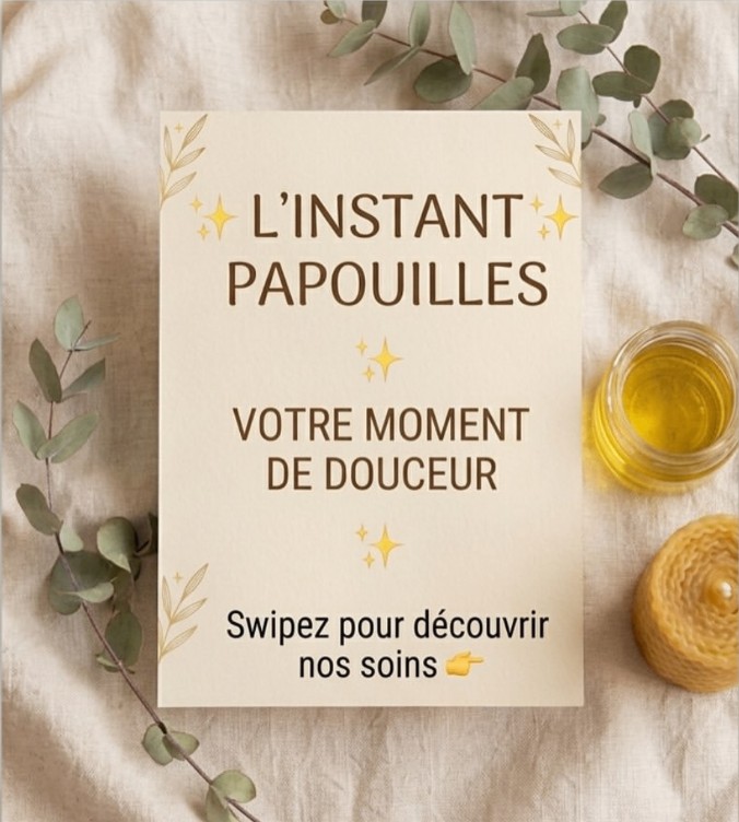 Carte L'Instant Papouilles, votre moment de douceur, posée sur du lin avec de l'eucalyptus